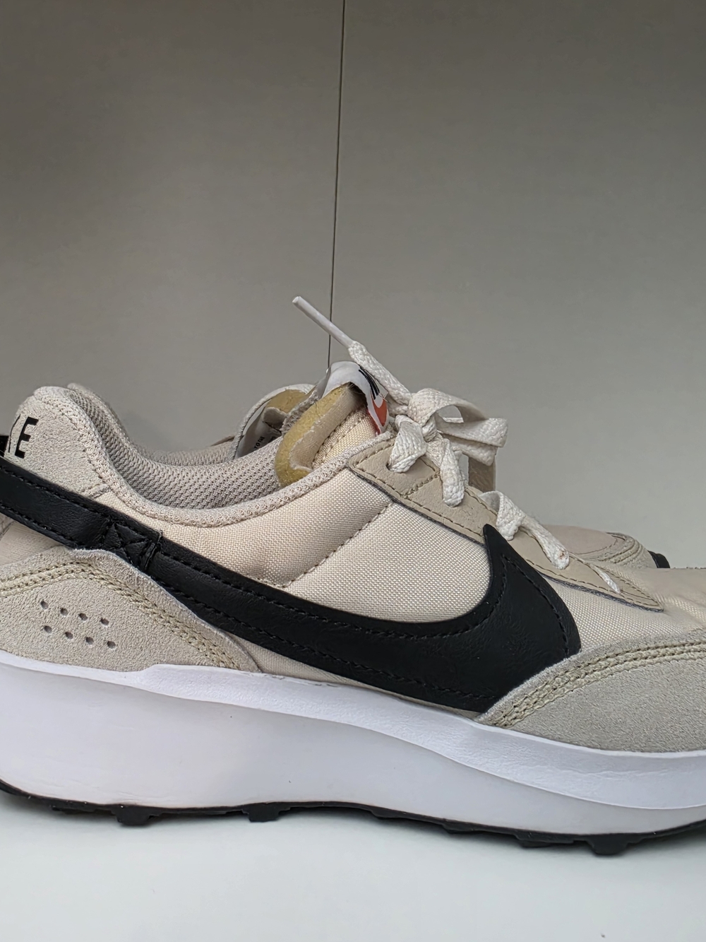Nike Women's Beige and Black Waffle Debut